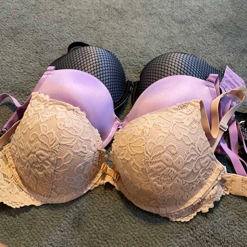 3 bras fredericks of Hollywood